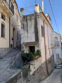 Piena proprietà per la quota di 1/1 di piccolo...