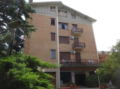 Vendesi complesso alberghiero con discoteca e terreni agricoli a Montefalco...