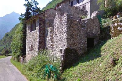 Terreno con rudere ad Arsiero (VI), contrada Frighi, via Scattolari. Zona è...