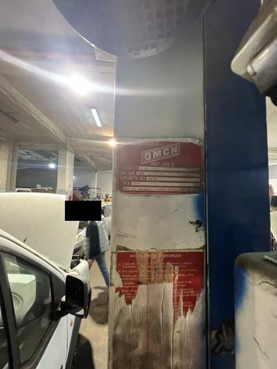 Ponte sollevatore auto, marca OMCN.