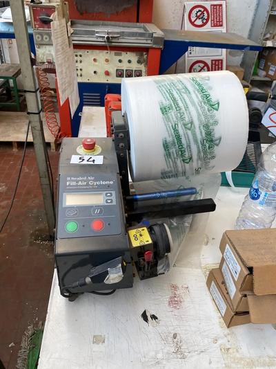 Macchinari per lavorazioni metalliche, impianti di verniciatura, compressori, attrezzature industriali, arredi e dotazioni per ufficio, stock di lampade e lampadari di design, ecc. provenineti dalla Liquidazione Giudiziale 12/2025 del Tribunale di Ancona. Asta online tramite la piattaforma www.astebusiness.it (asta 3264). Si invitano gli interessati ad accedere al sito e prendere visione della documentazione scaricabile. Possibilità di fare offerte per singoli lotti e per il lotto completo.