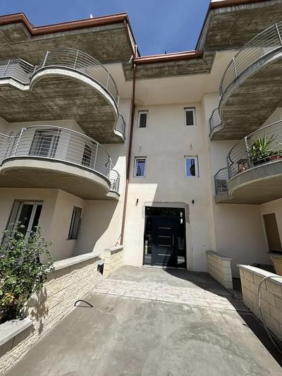 Locale autorimessa al piano interrato nel Comune di Nichelino (TO) - Condominio “Residenza Le Rose” - Via Pateri numero 13 angolo Via Arturo Graf (Sub. 18 – Lotto 26). Asta telematica in modalità asincrona ex DM 32/2015 tramite la piattaforma www.astebusiness.it (Asta 33004). Si invitano gli interessati ad accedere al sito e prendere visione della documentazione scaricabile.