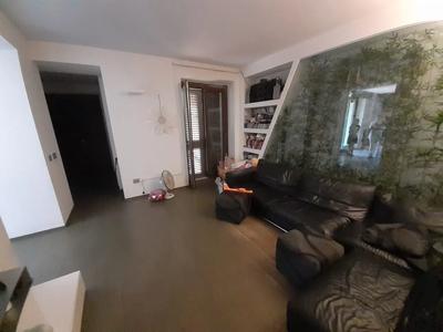 Diritti pari ad 1/1 di proprietà di immobile sito nel Comune di Sant’Elpidio a Mare, località Bivio Cascinare, Via Guido Rossa n.420, censito al Catasto Fabbricati del Comune di Sant’Elpidio a Mare al Foglio 8, particella 14, sub 3, categoria A/2, classe 4, consistenza 5 vani, superficie 115 mq rendita catastale Euro 229,82.L’immobile è costituito da un’abitazione sita al piano terra e si compone di soggiorno on angolo cottura, disimpegno, due camere da letto e due bagni.