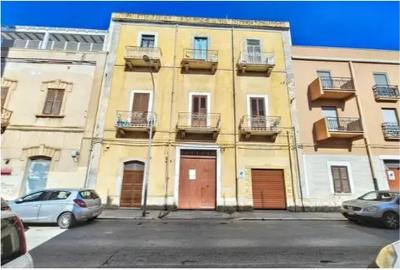 Appartamento al piano secondo, sito nel Comune di Trapani (TP), Via Lonero n. 23. Superficie commerciale totale 47,44 mq Per maggiori informazioni visitare il portale www.quimmo.it - Codice annuncio 23805
