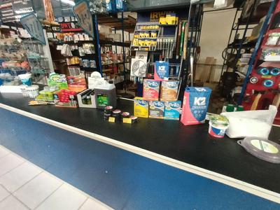 Lotto unico costituito da magazzino di materiali per edilizia, ferramenta, materiale idraulico ed elettrico, tubazioni, raccordi, profilati metallici, utensileria, prodotti chimici, scaffalature metalliche, pallet, arredi e ulteriore materiale vario di magazzino. I beni sono venduti in unico lotto, nello stato di fatto e di diritto in cui si trovano. Per la descrizione analitica, lo stato di conservazione e la consistenza dei beni si rinvia all'inventario e alla perizia di stima, nonché alla documentazione 