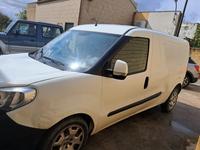 Furgone Fiat DobloPer visionare la documentazione...