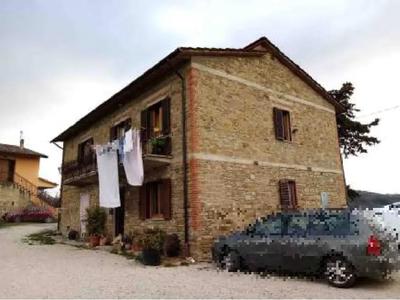 (ex Lotto A) Compendio immobiliare costituito da un...