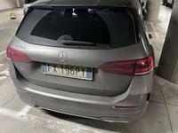 Autovettura per trasporto di persone MERCEDES-BENZ B180D targata FX196PY (data di prima immatricolazione 28/06/2019, con alimentazione a gasolio, km. 191.571, 1461 cc., 85 kw., cambio automatico, provvista di libretto, CDP digitale e chiavi, graffi sulla carrozzeria). È intenzione bandire e pubblicizzare una gara per raccogliere eventuali manifestazioni di interesse migliori rispetto a quella già in possesso (ricevuta per Euro 10.000,00 IVA inclusa). 