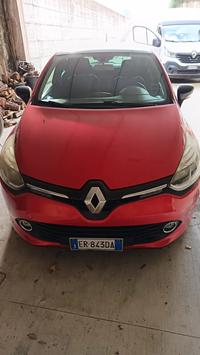 Autovettura Renault Nuova Clio targata ER843DA