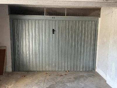 Piena proprietà del Garage Cassino (FR), Via Sferracavalli n. 2, pianointerrato, interno 40. Catasto Fabbricati: Fg. 84, Part. 383, Sub. 96, categoria C/6, Zc. 1.Superficie commerciale mq 28,60. Stato: libero – presenza di ristagni d’acqua sulpercorso di accesso e all’interno. Valore di stima: € 19.700,00.