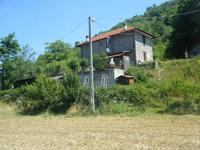 Casa indipendente su tre piani, superficie catastale mq...