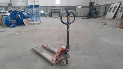 (Lotto n.41) - Transpallet manuale marca LUGLI modello T20 matricola TSM980227 anno 1998, portata 2.000 Kg.