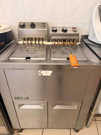 Lotto composto da: Forno professionale a tre camere (12 teglie) in acciaio...