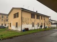 appartamento al piano terra di piccola palazzina a due piani 