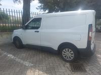 Autocarro Ford Transit CourierPer visionare la...