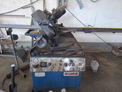 Macchinari lavorazione metallo e Autocarro Iveco DailyVendita di beni provenienti dalla Liquidazione Giudiziale n.26/2026 del Tribunale di Pavia.Per visionare la documentazione disponibile, si invitano le parti interessate a visitare la pagina dell'asta sul portale www.industrialdiscount.it - codice asta 10340
