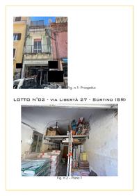 - Immobile fabbricato indipendente posto su tre livelli...