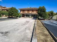 Appartamento al primo piano con soffitta e cantina,...