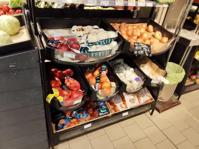 Lotto unico n.1N. 6 MOBILI ESPOSIZIONI FRUTTA E VERDURAN. 379 SEPARATORI DI PRODOTTO IN PLASTICA CON CALAMITAN. 37 SEPARATORI DI PRODOTTO IN PLASTICAN. 5 PIATTI IN PLASTICA A RETE ESPOSIZIONE FORMAGGIN. 45 SPINGI PRODOTTO IN PLASTICAN. 68 VASSOI IN PLASTICA ALIMENTARE DI VARIE DIMENSIONI PER ESPOSIZIONE BANCO FRIGO