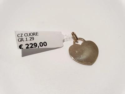 (Lotto n.1837) un ciondolo in oro giallo 18 kt a forma di cuore gr. 1,29