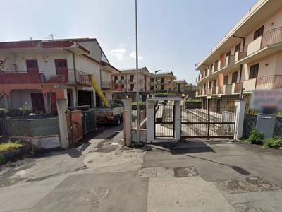 12 posti auto scoperti siti a Acireale (CT), in Via Torretta 173-173A. È consentita la presentazione di offerte per il lotto unico ovvero per i singoli posti auto distintamente identificati catastalmente nell’invito a offrire allegato (lotti da 1 a 12). Per maggiori informazioni visitare il portale www.quimmo.it - Codice annuncio 2640027