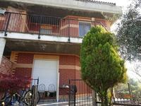Piena proprietà di un edificio di civile abitazione...