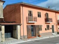 Intera proprietà di un edificio a destinazione...