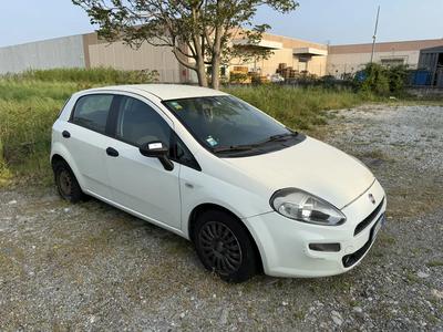 Autovettura Fiat Punto targata ES324VK