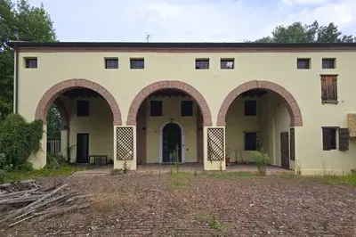 Abitazione con pertinenze a Rovigo (RO), frazione Concadirame, in Via...