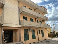 DIRITTO DI USUFRUTTO di un appartamento e  garage dipertinenza,  in Noto con accesso dalla Via deiMille n. 94.L’appartamento è posto al piano terra ed è distinto in catasto nel NCEU del Comune diNoto al foglio 235, particella 1346 sub 48, Categoria A/2, vani catastali 6,5, renditacatastale €. 469,98; il garage è posto al piano seminterrato ed è distinto in catasto nelNCEU del Comune di Noto al foglio 235, particella 1346 sub 36, Categoria C/6,consistenza mq. 16, rendita catastale €. 60,32