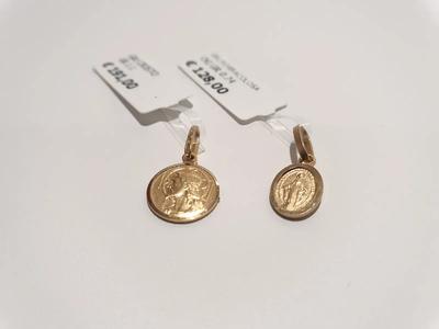 (Lotto n.1783) n. 2 ciondoli religiosi in oro giallo 18 kt una medaglia con...