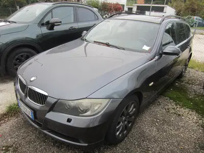 35/25-01 autovettura BMW 330D