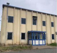 Complesso industriale e precisamente: porzione di capannone industriale con annessa corte esclusiva, destinato a uffici, locali di produzione e servizi con annessi accessori.