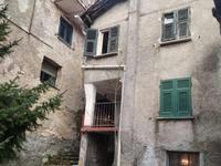 Piena ed intera proprietà della seguente unità...
