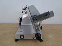 Affettatrice in acciaio inox priva di identificativi
