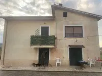 Fabbricato urbano su 2 piani, composto di 4 vani, bagno,...