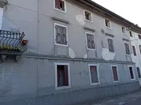 Fabbricato residenziale e edificio collabente un tempo...