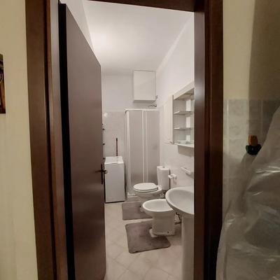 Spazi di un appartamento posto al piano secondo della porzione est del...