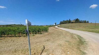 Piena proprietà del fabbricato padronale denominato “Villa Corsi” destinato ad appartamento in villa posto nel comune di Cerreto Giudi (FI), Via di Strognano n. 11, articolato al piano terreno, pri...