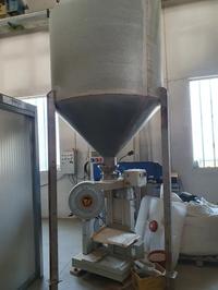 Insacchettatrice Pagani con tramoggia da circa 2 m3 con...
