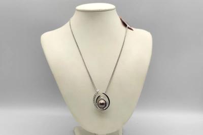 Collana in oro bianco, brillanti e perla (lotto 401)