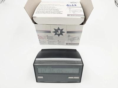 (Lotto n.1018) una sveglia da tavolo marca Junghans