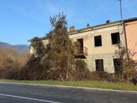Complesso immobiliare composto da due corpi di fabbrica...