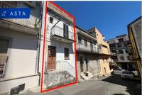 Unità residenziale cielo terra, su tre livelli, da...