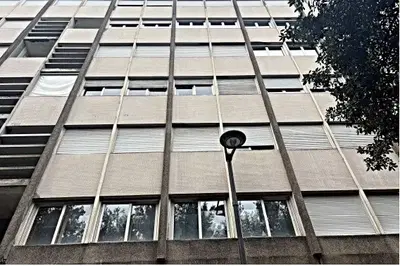 Appartamento sito al piano terzo del Condominio Concordia II Lotto, composto da un ingresso, un soggiorno, una cucina, una veranda, un disimpegno, un bagno, un ripostiglio e due camere da letto. Al piano scantinato è presente una cantina di pertinenza con altezza utile pari a mt. 1,90. L’immobile è occupato. Attestazione di prestazione energetica presente: classe F.