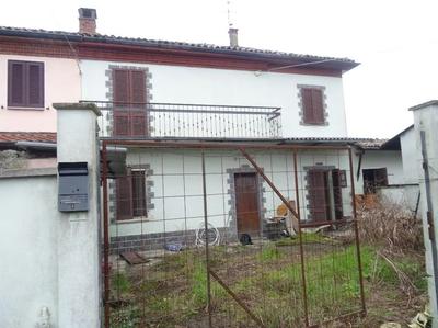 Edificio residenziale, distribuito su due piani fuori terra
