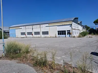 Capannone industriale con corte sito a Tavagnacco (UD), frazione Feletto Umberto, in via IV Novembre n.59. Per maggiori informazioni visitare il portale www.quimmo.it - Codice annuncio 2640021