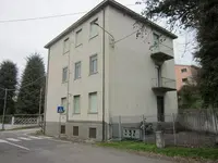 Abitazione di tipo economico al secondo piano, con...