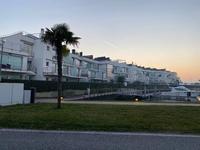 Appartamento al piano terra con piccolo giardino a sud e...