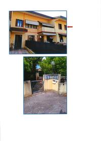 Appartamento al piano primo e secondo, con garage al...